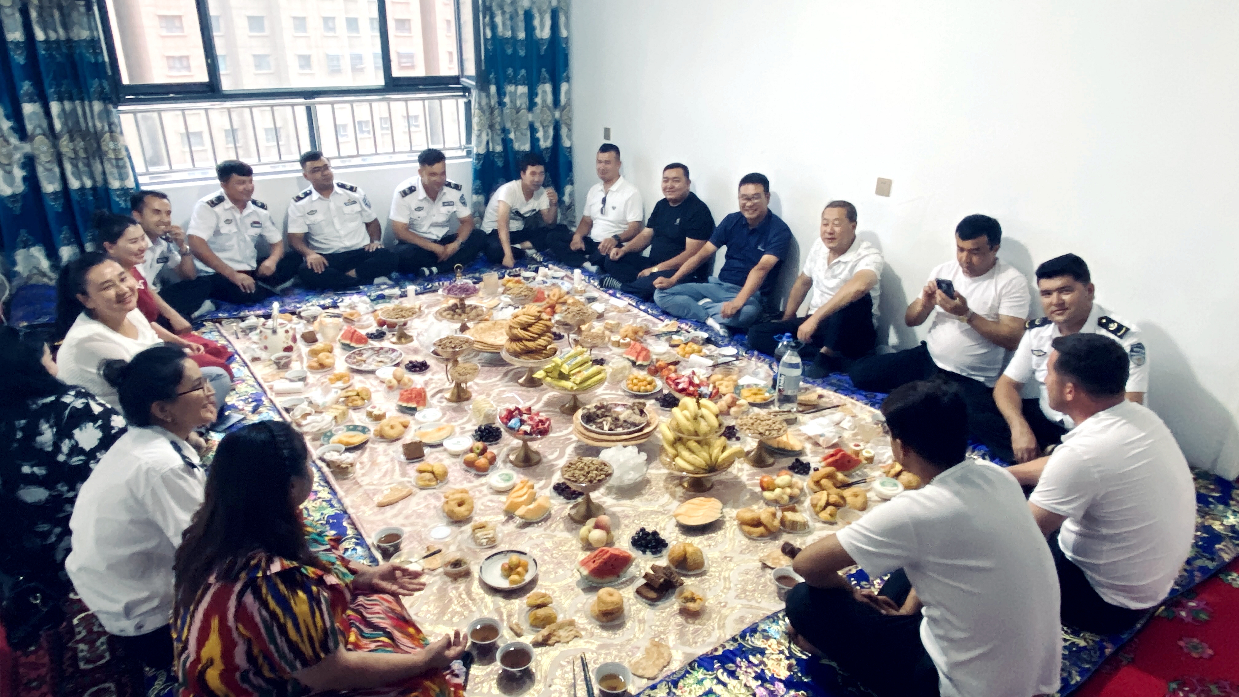 共謀政安發(fā)展 暢敘深情厚誼 共謀政安發(fā)展 暢敘深情厚誼